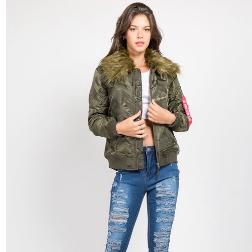 3 hr price drop! CAMO BOMBER JACKET WITH FUR. - Picture 2 of 5